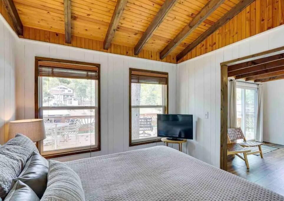 Lakefront Cottage In Secluded Cove Sunrise Beach Exterior foto